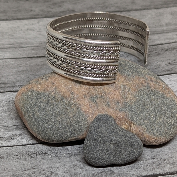 Tahe Signed Sterling Silver Bold Nine Banded Navajo Cuff Bracelet - Picture 6 of 11